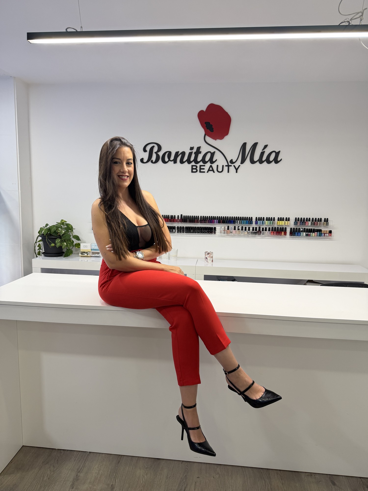 jessica-bonitamia-wall-red